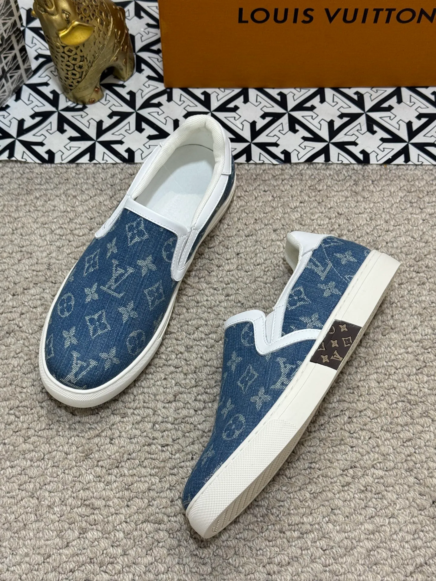 Men's shoes 💰380 [New style] 🌂🌂Top original order - Louis Vuitton®️ Trendy and fashionable yet low-key men's casual shoes, uppers made of LV special canvas presbyopia, comfortable and breathable, mesh lining, original rubber outsole, 2 colors optional ~ a must-have for stylish men. Size: 38-44 (45 customized